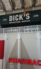 DICK'S Sporting Goods reviews