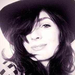 Zoe Hennessey photos