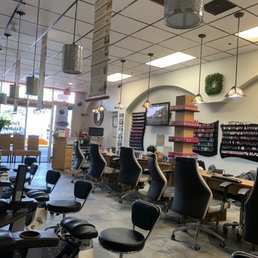 DEBONAIR NAILS & SPA reviews