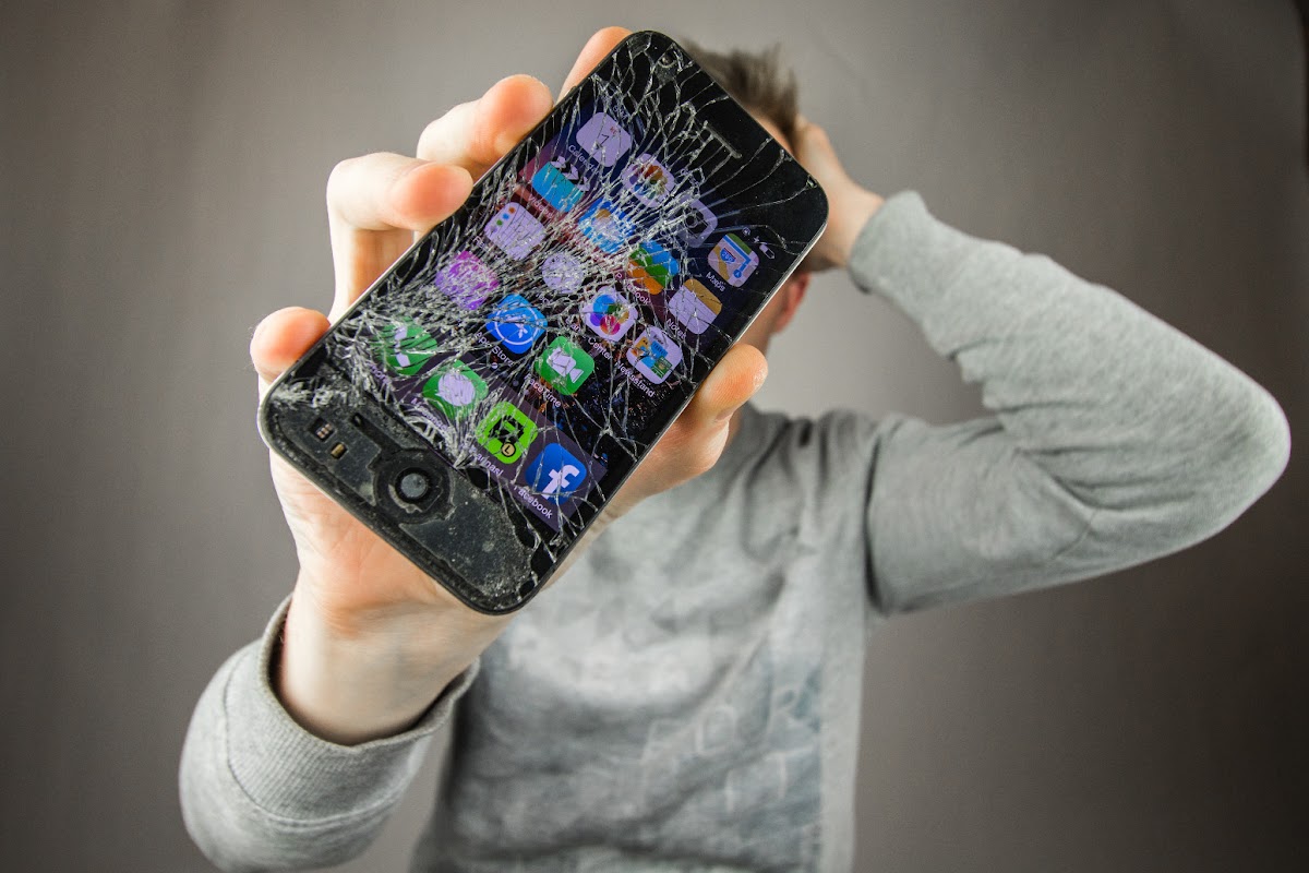 Cheapest iPhone Repair photo