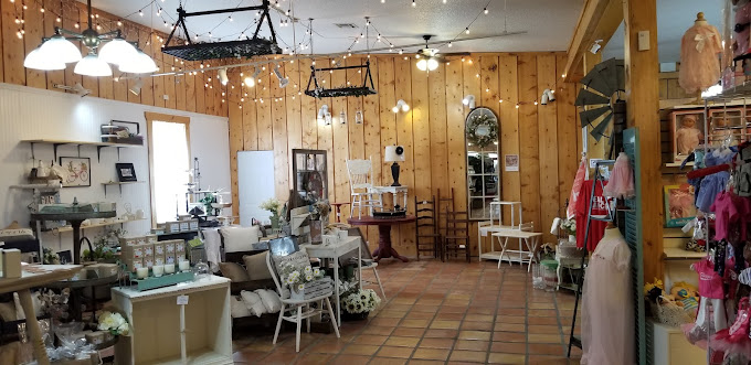 Shoppes on Main Boutique Marketplace & Cafe photo