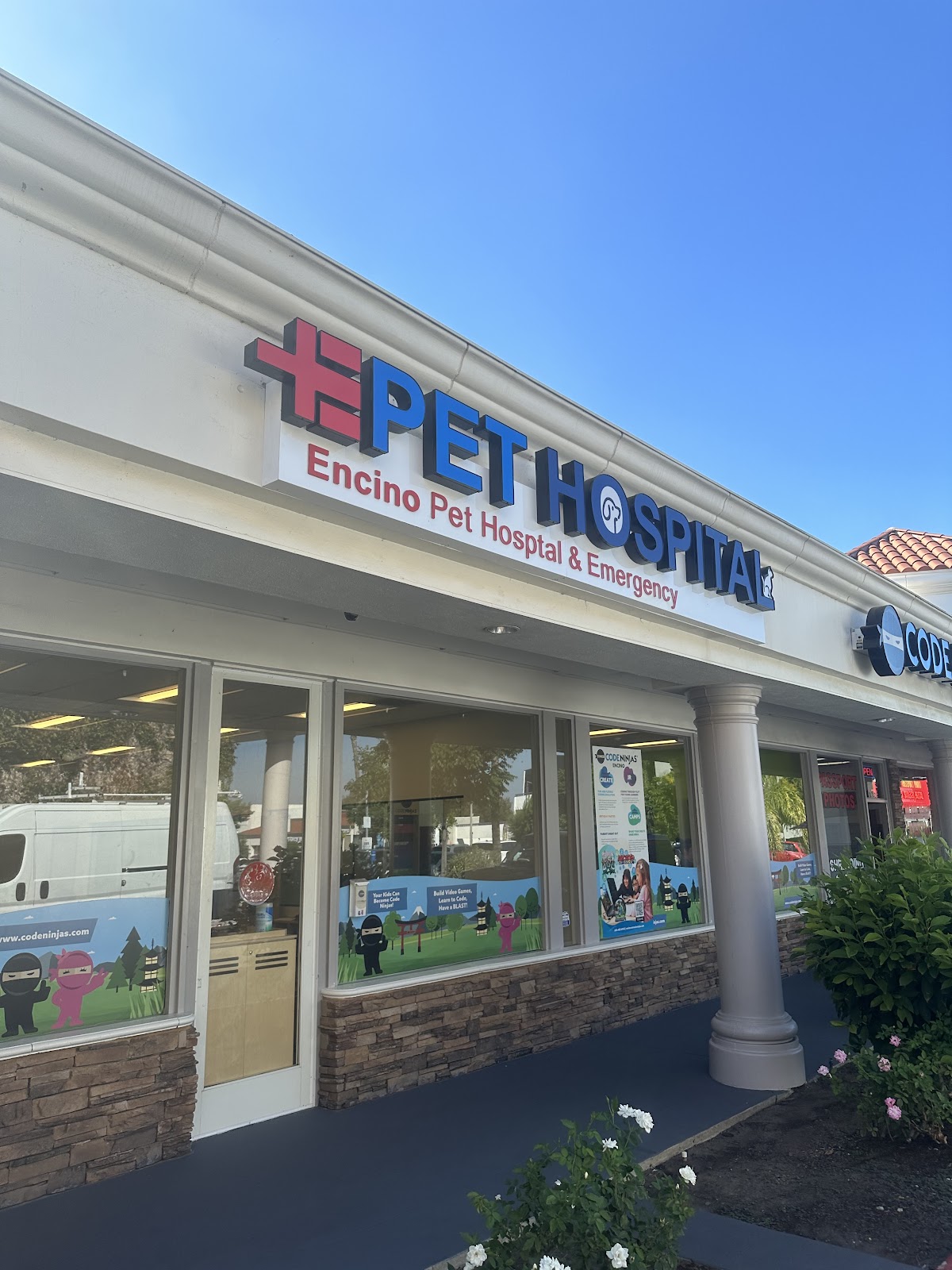 Encino Pet Hospital and Emergency photo